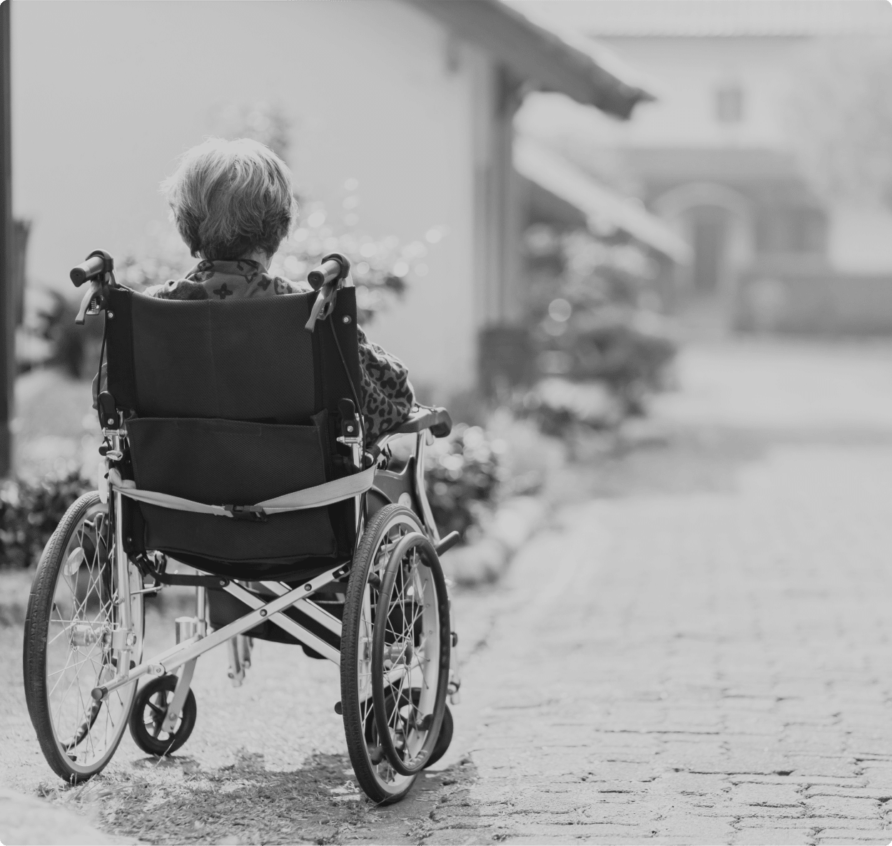 Une dame dans un fauteuil roulant